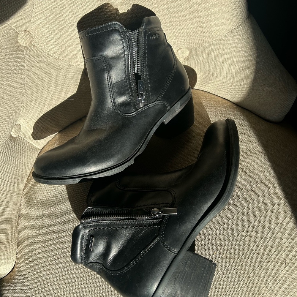 NWOT Clark’s Black Leather Ankle Boots - Picture 4 of 6